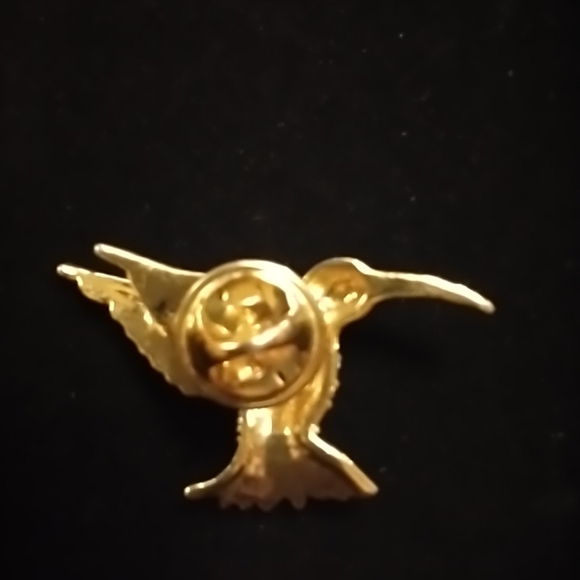 Hummingbird pin 1" x 1" - Picture 2 of 2